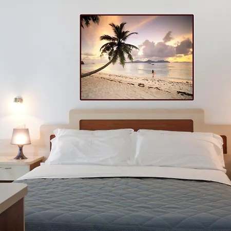 Mediterraneo アパートホテル