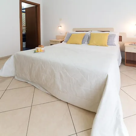 アパートホテル Mediterraneo 4*